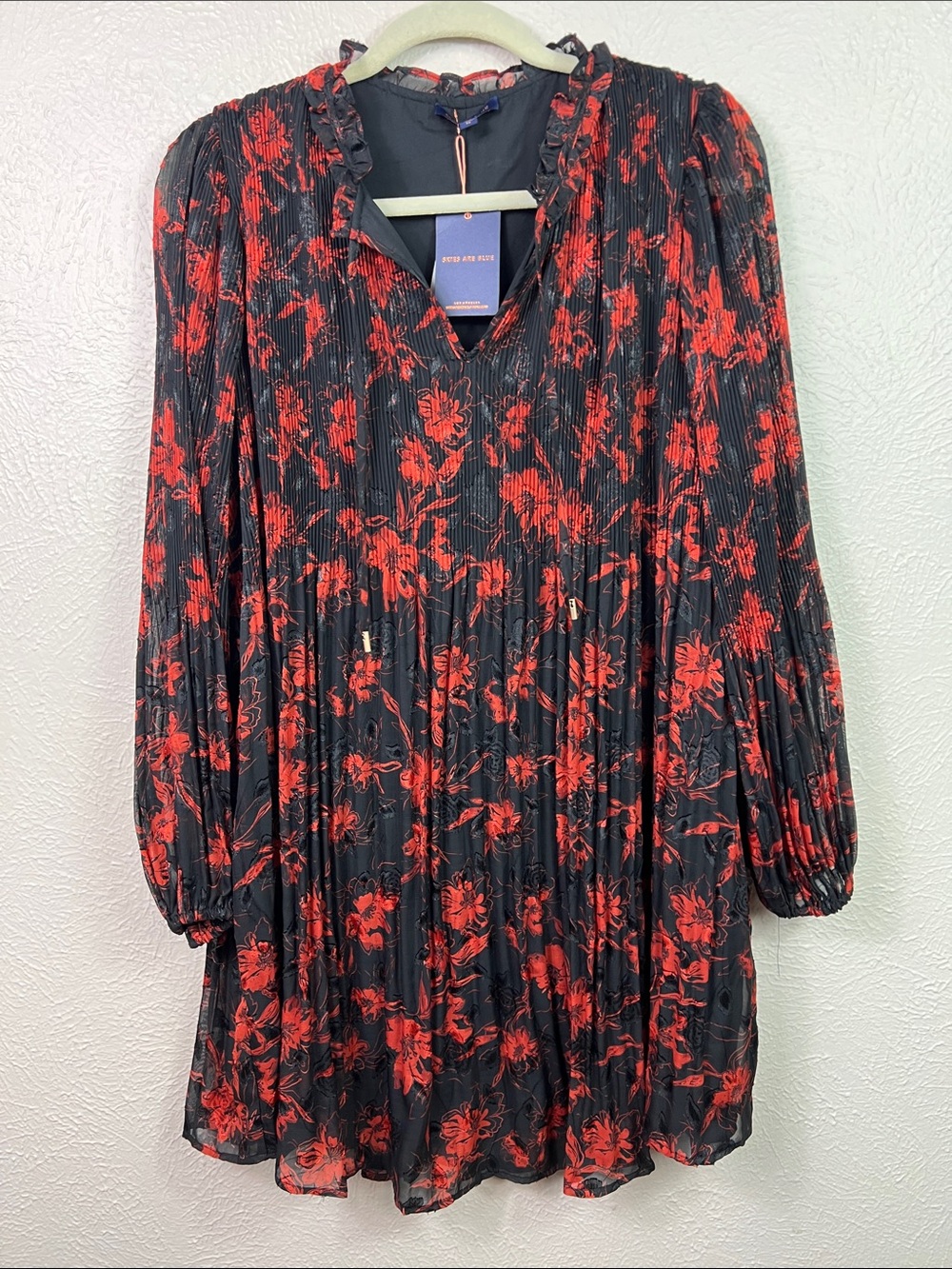 Skies are Blue New with Tag Red Black Print Pleated Long Sleeve Dress Medium